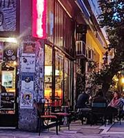 Τα πιο ήσυχα μπαρ της Αθήνας που δεν θες να μοιραστείς