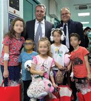 Aktor Ρουμανίας: Χριστουγεννιάτικα δώρα για 300 παιδιά που νοσηλεύονται σε νοσοκομεία του Βουκουρεστίου