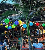 Κοκτέιλ στη θάλασσα: Ο καύσωνας θέλει καλοπέραση