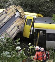 Εκτροχιασμός τρένου στη Γερμανία, τέσσερις νεκροί και δεκάδες τραυματίες