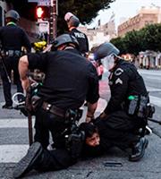 ΗΠΑ: Ποινική έρευνα σε βάρος δύο αστυνομικών που έσπρωξαν ηλικιωμένο σε διαδήλωση