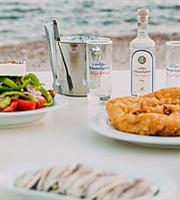 Βραδινά ούζα στην παραλία σε όμορφα ταβερνάκια