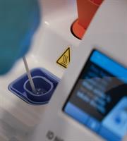Με 24 ευρώ θα κάνουν το PCR εκπαιδευτικοί, μαθητές και γονείς στο Χαλάνδρι