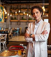 Δίπλα στις πολύ μικρές και μικρές επιχειρήσεις, δίπλα στην κοινωνία