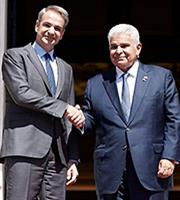 Mitsotakis meets with the President of Panama and signs agreements