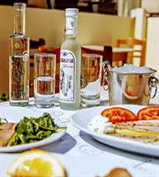 Πάμε για τσίπουρα και μεζεδάκια με την παρέα στην Αθήνα!