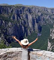 Bloomberg: Ηπειρος, το νέο στοίχημα της ορεινής Ελλάδας στον τουρισμό