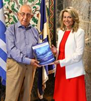 Επίδοση της ετήσιας έκθεσης της Επιτροπής Κεφαλαιαγοράς στον πρόεδρο της Βουλής