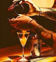 Βόλτα στα μπαράκια και τα μεζεδοπωλεία της Πανόρμου