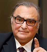 Ιταλία: Ο οικονομολόγος Σαπέλι δέχθηκε κρούση για τη θέση του πρωθυπουργού