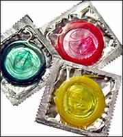 Εκτόξευση στις πωλήσεις προφυλακτικών και sex toys