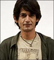 Στα «τσακίδια el dorado» γράφει στο facebook ο Ν. Καρανίκας