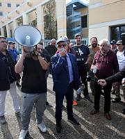 Ένταση έξω από το υπουργείο Μεταφορών με οδηγούς ταξί