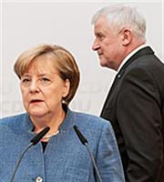 Γερμανία: Φάρμακο στην κυβερνητική κρίση ψάχνουν Μέρκελ - Ζεεχόφερ 