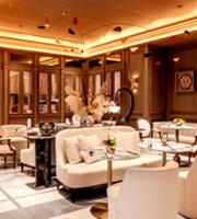 THE DOLLI: Λάμπει με δύο MICHELIN Keys στο Παρίσι και φωτίζει την Αθήνα