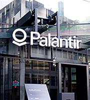 Πώς η αμφιλεγόμενη Palantir κερδίζει «αθόρυβα» το στοίχημα της AI