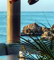 Τα πρώτα καφεδάκια μπροστά στη θάλασσα