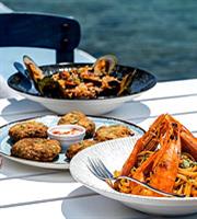 Μεζέδες και βουτιές στο Πόρτο Ράφτη