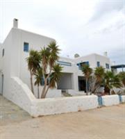 Δύο μεζονέτες στην Πάρο βγαίνουν προς πώληση