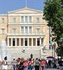 Bloomberg: Γιατί μπαίνει η Αθήνα στο στόχαστρο των hedge funds