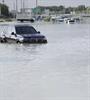 Πρωτοφανείς πλημμύρες στο Ντουμπάι, πνίγηκαν μαθητές στο Ομάν