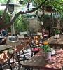 Oι ωραιότερες αυλές για ανοιξιάτικο καφεδάκι στην Αθήνα