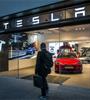 Τρόμος στην Tesla για τις συνέπειες από τους δασμούς Τραμπ